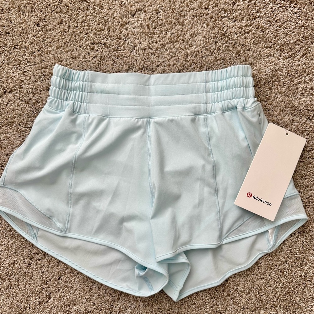 Lululemon Hotty Hot Low-Rise Lined Short 2.5"
